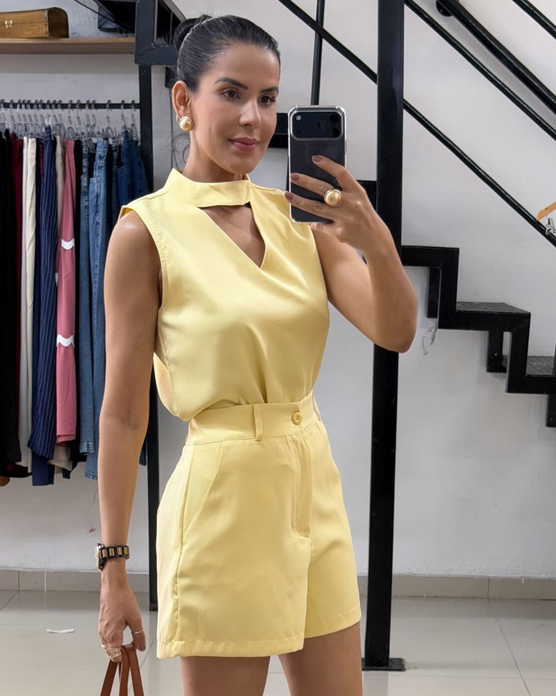 Conjunto Crepe Blusa com Gola e Shorts