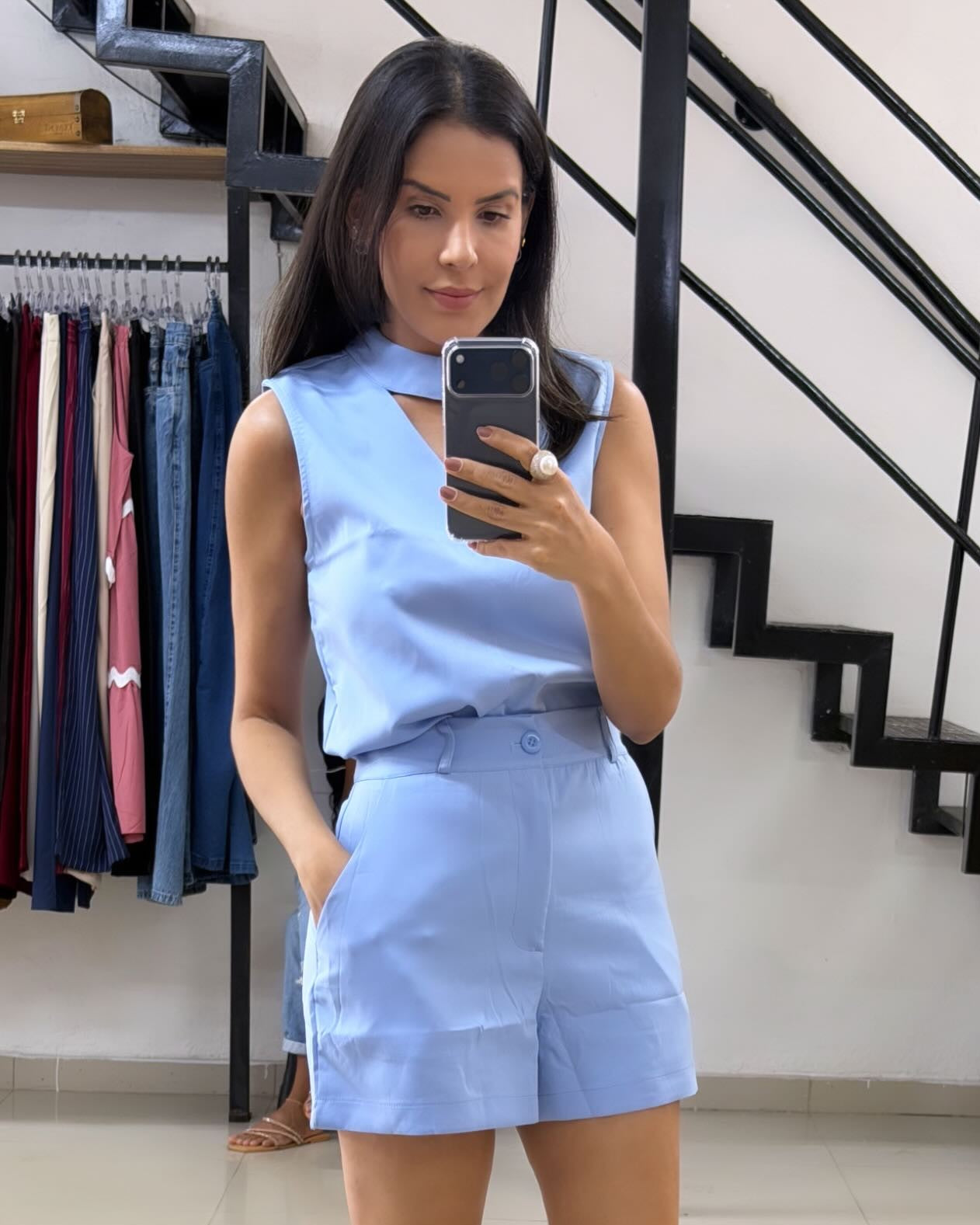 Conjunto Crepe Blusa com Gola e Shorts